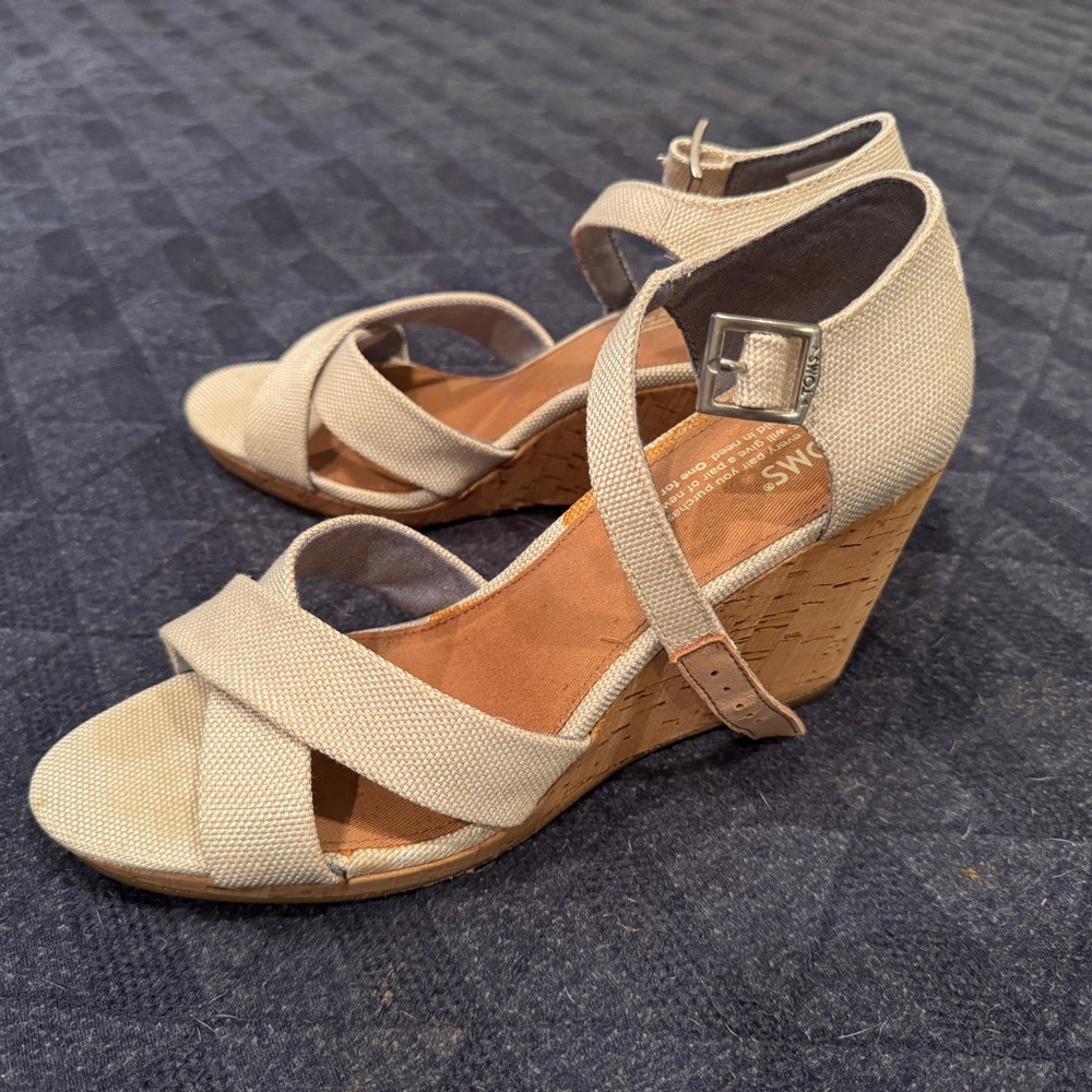 Toms women’s wedges size 8.5
